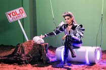 Hình ảnh ca sĩ Minh Hằng “người ngoài hành tinh” gây sốc