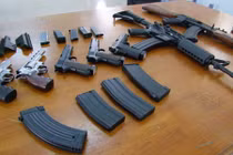 Giật mình với súng đồ chơi không khác súng thật 