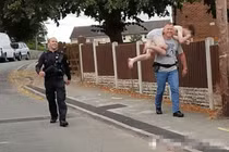 Kẻ buôn ma túy bị bắt vì lý do lãng xẹt, "dị" không ngờ