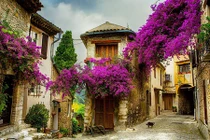 Đến với những ngôi làng thần tiên có thật trên thế giới 