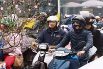 25 Tết, cửa ngõ giao thông thành phố hoàn toàn tê liệt