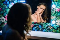 Chàng trai vô địch mẫu đồ lót nữ “nhờ” mặc đồ lót bạn gái