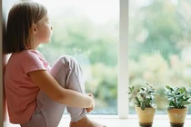 Chuyện lạ hôm nay: Cô gái liên tục ăn... tóc mỗi khi thế này