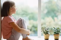 Chuyện lạ hôm nay: Cô gái liên tục ăn... tóc mỗi khi thế này