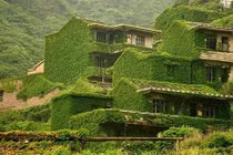 Độc lạ ngôi làng bị bỏ hoang đẹp tựa chốn thần tiên