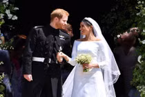 Những điều chưa tiết lộ về váy cưới của Công nương Meghan Markle