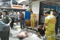 Chuyện lạ hôm nay: Vì bát mỳ tôm bị hàng xóm chém chết