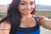 Bị quấy rối, cô gái đẹp lập tức làm điều gây choáng váng này