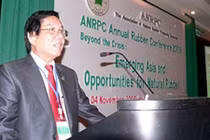 Đại gia 'ngõ nhỏ' sẵn túi 50.000 tỷ, 'mông má' bà già thành cô gái 18