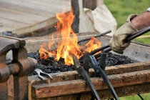 Dụ dỗ tình dục trai trẻ không thành, cô gái làm chuyện rùng rợn...