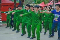 Nhảy “Bống bống bang bang” phiên bản nam sinh cảnh sát