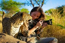 Trọn bộ ảnh “người đẹp và quái vật” ngoài thiên nhiên hoang dã