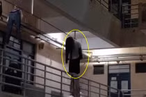 Nữ sinh "thắt cổ" trong KTX và sự thật cười ra nước mắt