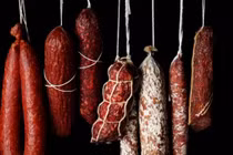 Trời chưa sáng đã bán hàng, người đàn ông gặp sự lạ đời...