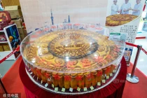 Choáng váng bánh trung thu siêu to khổng lồ kỷ lục 365kg