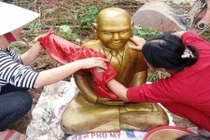 "Pho tượng lạ màu vàng không có giá trị lịch sử văn hóa"
