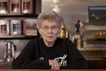 Niềm vui "độc" của người phụ nữ sống trong thị trấn "ma" 15 năm