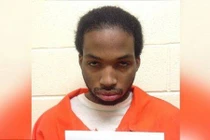 Giữa phiên tòa, nghi can lẳng lặng "khoe của" làm ai cũng "đỏ mặt"