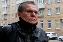 Cựu bộ trưởng Nga khai: 'Tưởng túi tiền 2 triệu USD là chai rượu quý'