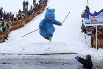 Phát sốt với cuộc thi trượt tuyết kỳ quặc nhất thế giới