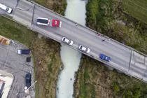 Dòng sông đổi màu như sữa và sự thật gây kinh ngạc