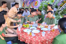 Lãnh đạo Bộ Công an viếng đám tang CSGT bị xe tải cán tử vong