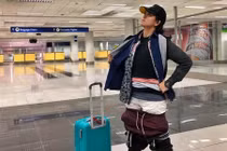 Hành lý quá cân, người phụ nữ làm chuyện... nhân viên hàng không "thua" 