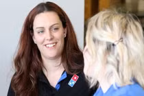 Chuyện lạ hôm nay: Thấy khách lâu không mua hàng, tìm đến và bất ngờ...