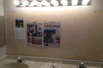 Gỡ bỏ gương trong phòng tắm, lập tức “xuyên không” về quá khứ 