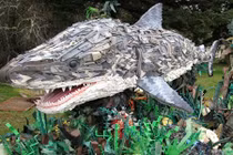 Ám ảnh động vật biển khổng lồ từ... phế liệu