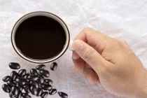 Mua ngay đỗ đen về để rang nấu nước uống nếu đẹp không tì vết