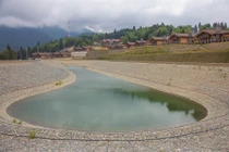 Hồ nước "thần kỳ" làm ai qua cũng khóc lóc thảm thiết