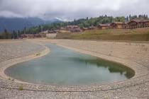 Hồ nước "thần kỳ" làm ai qua cũng khóc lóc thảm thiết