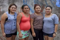 Sự thật ở gia đình kiếm tiền tỷ mỗi năm từ việc đẻ thuê