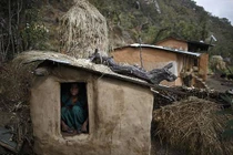 Bị đuổi vì có "kinh", hai mẹ con chết ngạt vì điều đáng sợ