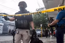 Gặp cặp đôi đưa con đi chơi, cảnh sát phát hiện điều rùng rợn...