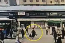 Trộm được túi, tên trộm "trắng đêm không ngủ" thấy thứ bên trong