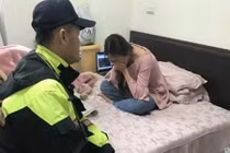 Tài xế linh cảm, lẻn theo người phụ nữ mua than và kết bất ngờ 