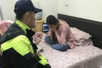 Tài xế linh cảm, lẻn theo người phụ nữ mua than và kết bất ngờ 