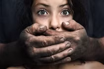 Đưa con gái đến phù thủy chữa bệnh, xảy ra điều kinh dị không ngờ...