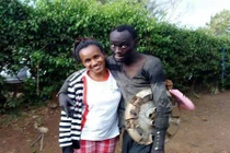 Gặp lại bạn thời thơ ấu nghiện ngập, cô gái làm điều cảm phục 