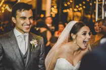 Chuyện lạ hôm nay: Khách lạ đột nhập đám cưới, cô dâu “hết hồn” và kết