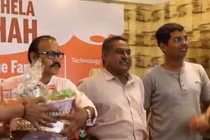 Chuyện "dị" gì cũng có, ai đánh rắm lớn tiếng nhất sẽ giành cúp...