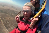 Sốc nặng với những cụ bà “nguy hiểm” nhất thế giới