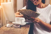 Lừa đảo còn làm điều không ngờ với cảnh sát, "hotgirl" lĩnh trái đắng