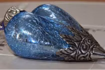 Mua trang sức cũ, "sốc" khi phát hiện sự thật ẩn bên trong 