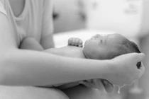 Không biết cha của con mình là ai, mẹ trẻ làm điều ghê rợn 