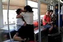 Gây với chồng, người phụ nữ làm điều bàng hoàng này với người lạ...