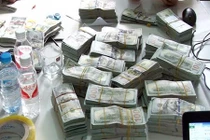 Nam thanh niên vận chuyển lậu gần 1 triệu USD qua biên giới