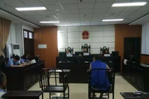 Chuyện lạ hôm nay: Ăn thịt gà người đàn ông cũng bị bắt vì...